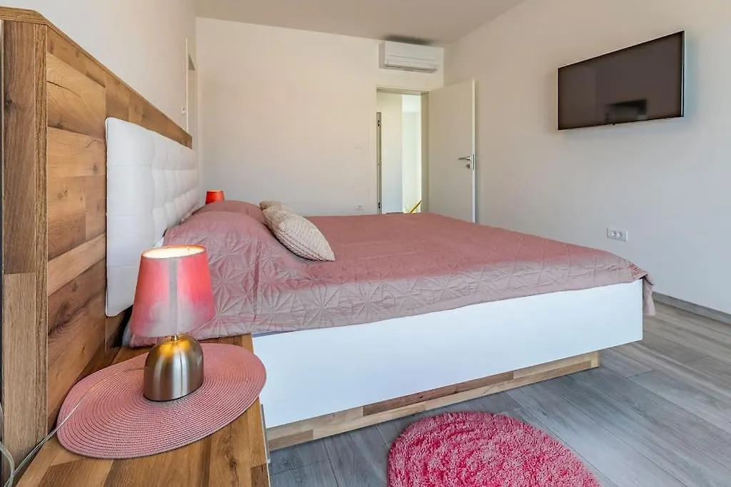 Villa Tamara - 5 Min To Medulin Beach - Istriensonne 0732 Croatia